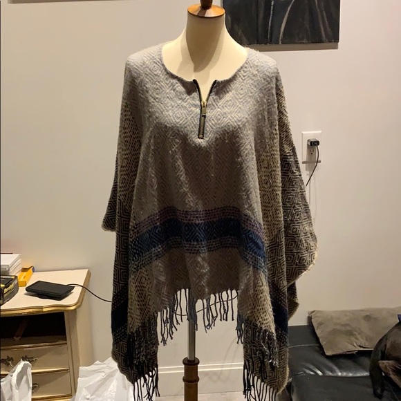 BCBG Poncho - Picture 1 of 3